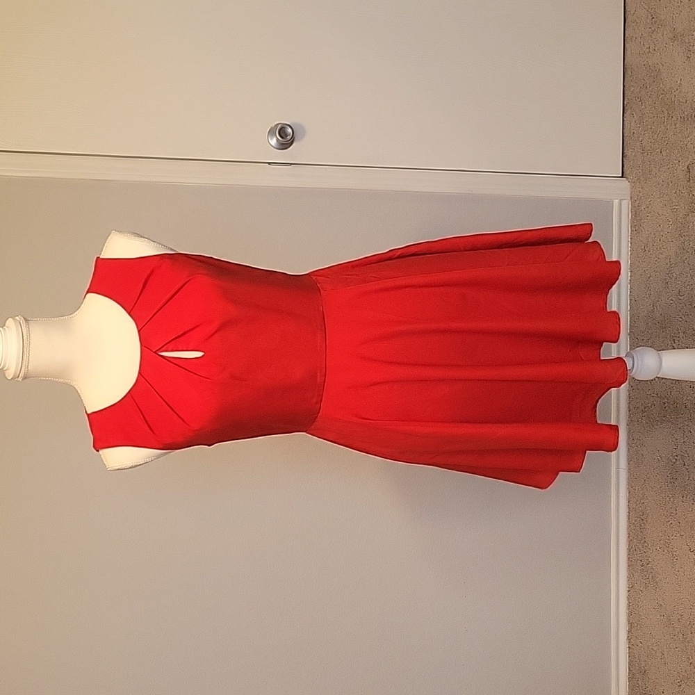 Elegant Red Sleeveless Dress